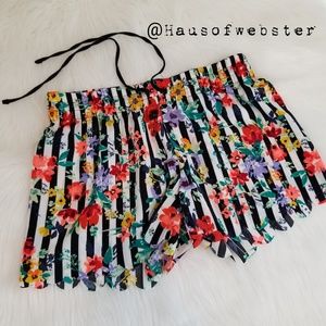 Scallop hemmed floral and striped short